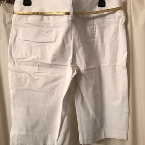 Bermuda shorts with belt, white